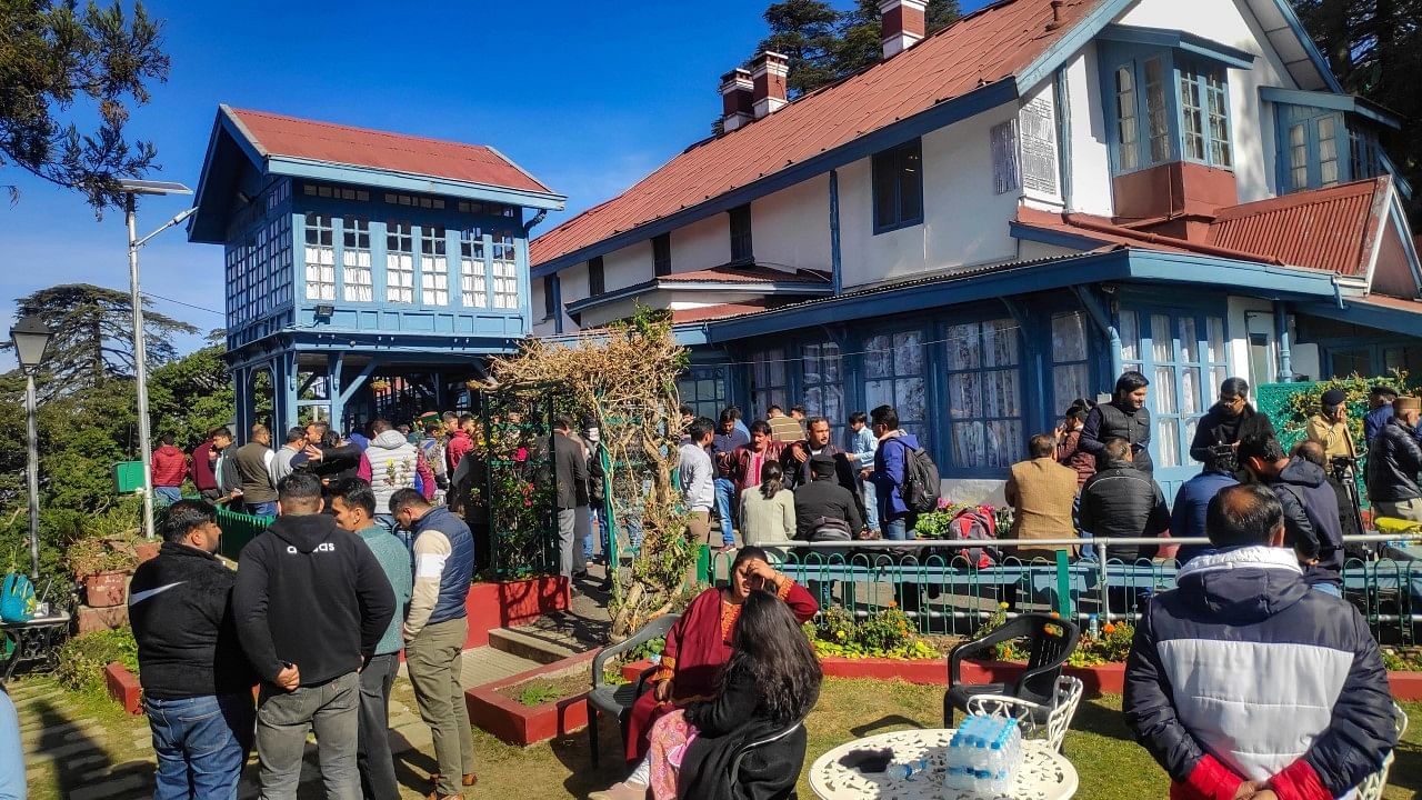 <div class="paragraphs"><p>Media and Congress party workers outside the residence of party's Himachal Pradesh incharge Pratibha Singh, in Shimla</p></div>