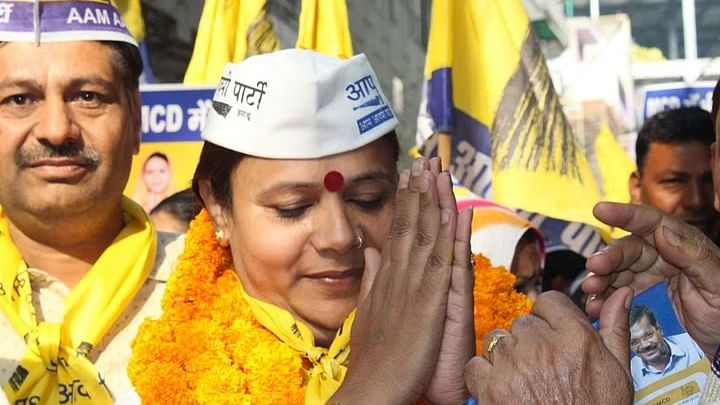 <div class="paragraphs"><p>Aam Aadmi Party candidate Bobi Kinnar, who identifies as a transgender, won the seat from Sultanpur&nbsp;Majra ward A in the Municipal Corporation of Delhi (<a href="https://www.thequint.com/topic/mcd-elections">MCD</a>) elections on Wednesday, 7 December.&nbsp;</p></div>