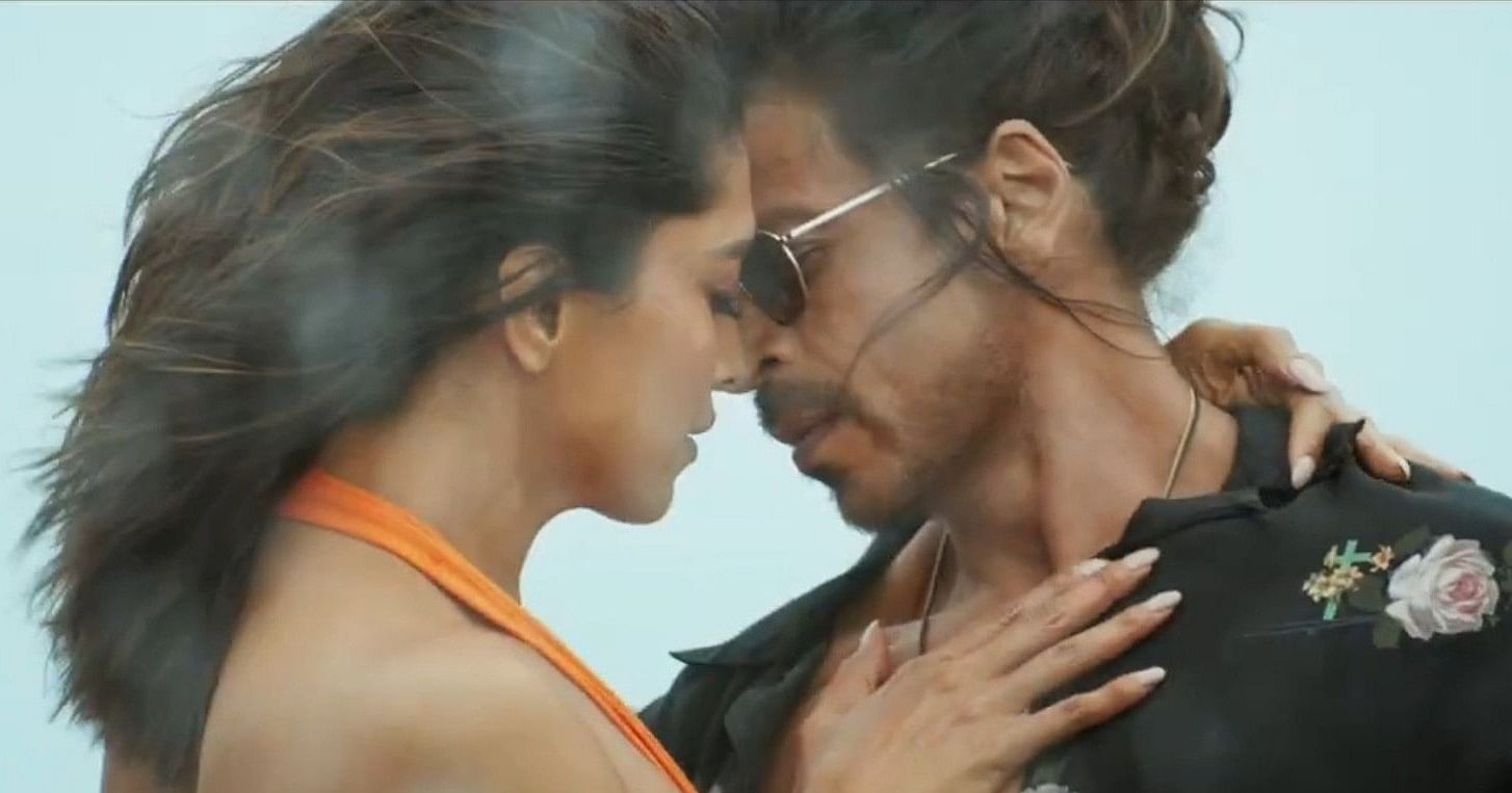 Shah Rukh Khan's Cleavage T-Shirt & Deepika Padukone's Makes It