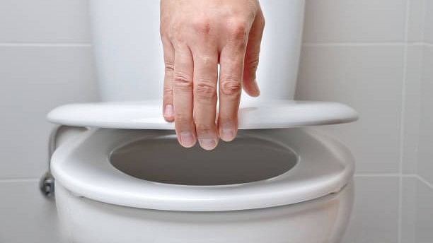 High-powered lasers capture aerosol plumes spewed by your toilet with each flush!