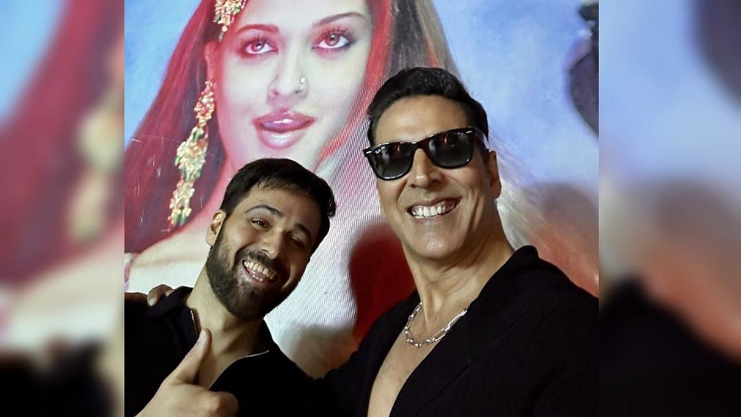 Akshay Kumar & Emraan Hashmi Pose for a Hialrious ‘Selfiee’ With Aishwarya Rai