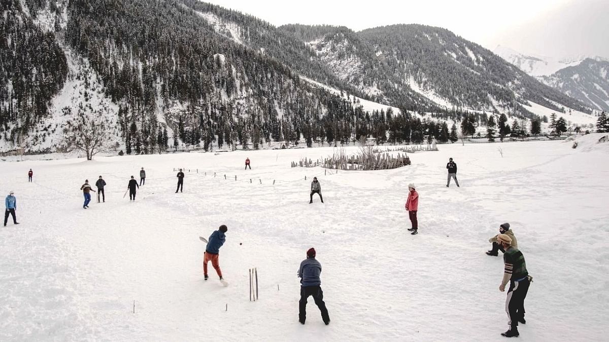 In Photos: Amid Sub-Zero Temps, Snow Cricket Returns to Kashmir's Frozen Pitches