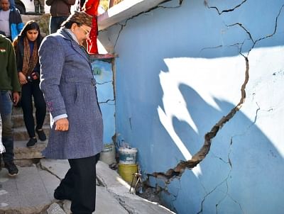 <div class="paragraphs"><p>Joshimath: MoS for Defence Ajay Bhatt inspects massive cracks in a house developed due to land subsidence in Joshimath on Tuesday, 10 January 2023. </p></div>