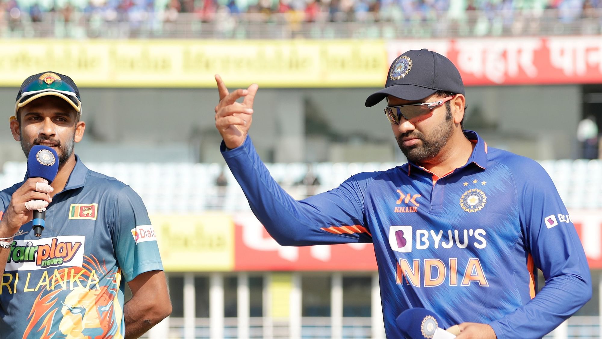 <div class="paragraphs"><p>Sri Lanka captain Dasun Shanaka  won the toss and elected to bowl first in the ODI series opener vs India.</p></div>
