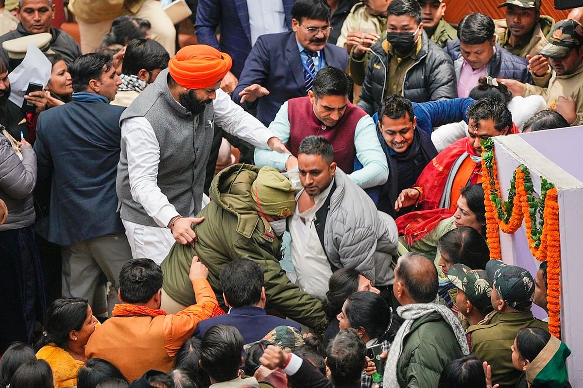 The first meeting of the House was adjourned after the AAP and BJP councillors exchanged blows – quite literally. 