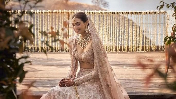 <div class="paragraphs"><p>Athiya Shetty Looks Stunning In New Pics From Her Wedding With KL Rahul.&nbsp;</p></div>
