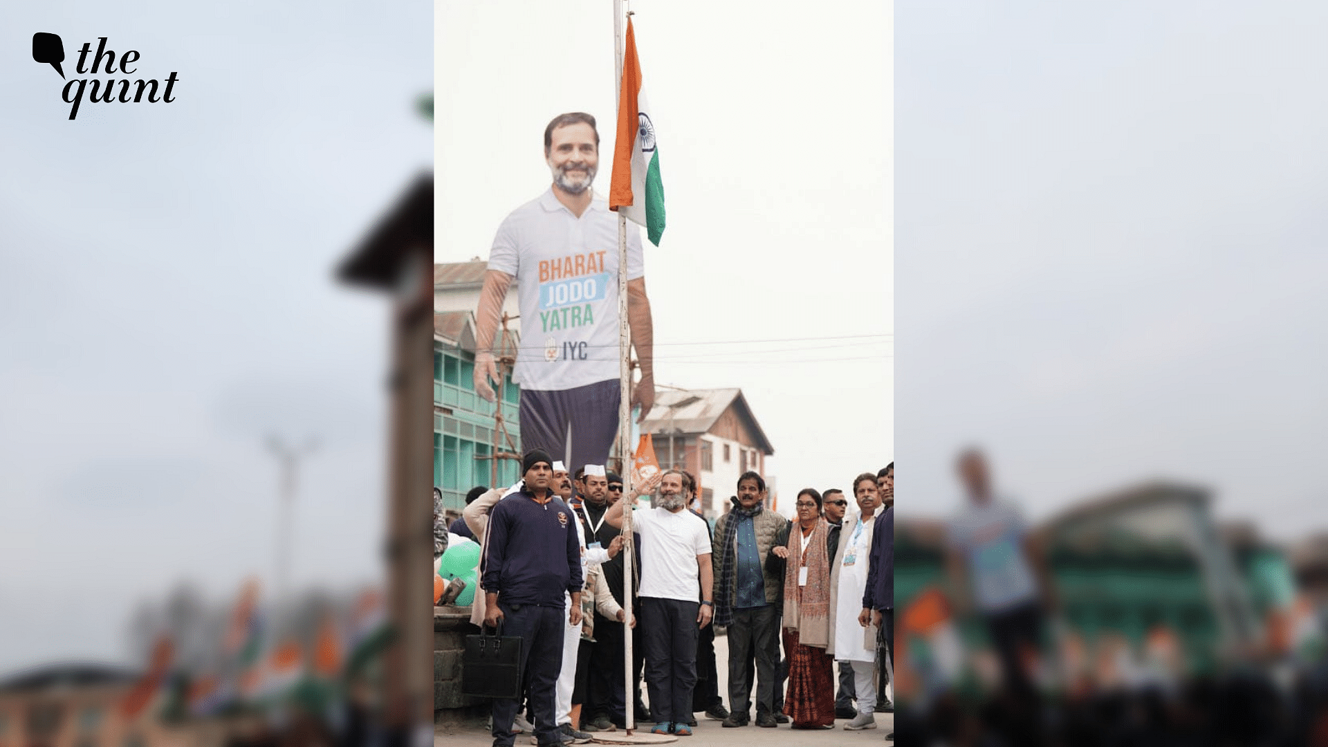 <div class="paragraphs"><p>Rahul Gandhi hoists Tricolour at Kashmir's Lal Chowk as Bharat Jodo Yatra ends.</p></div>