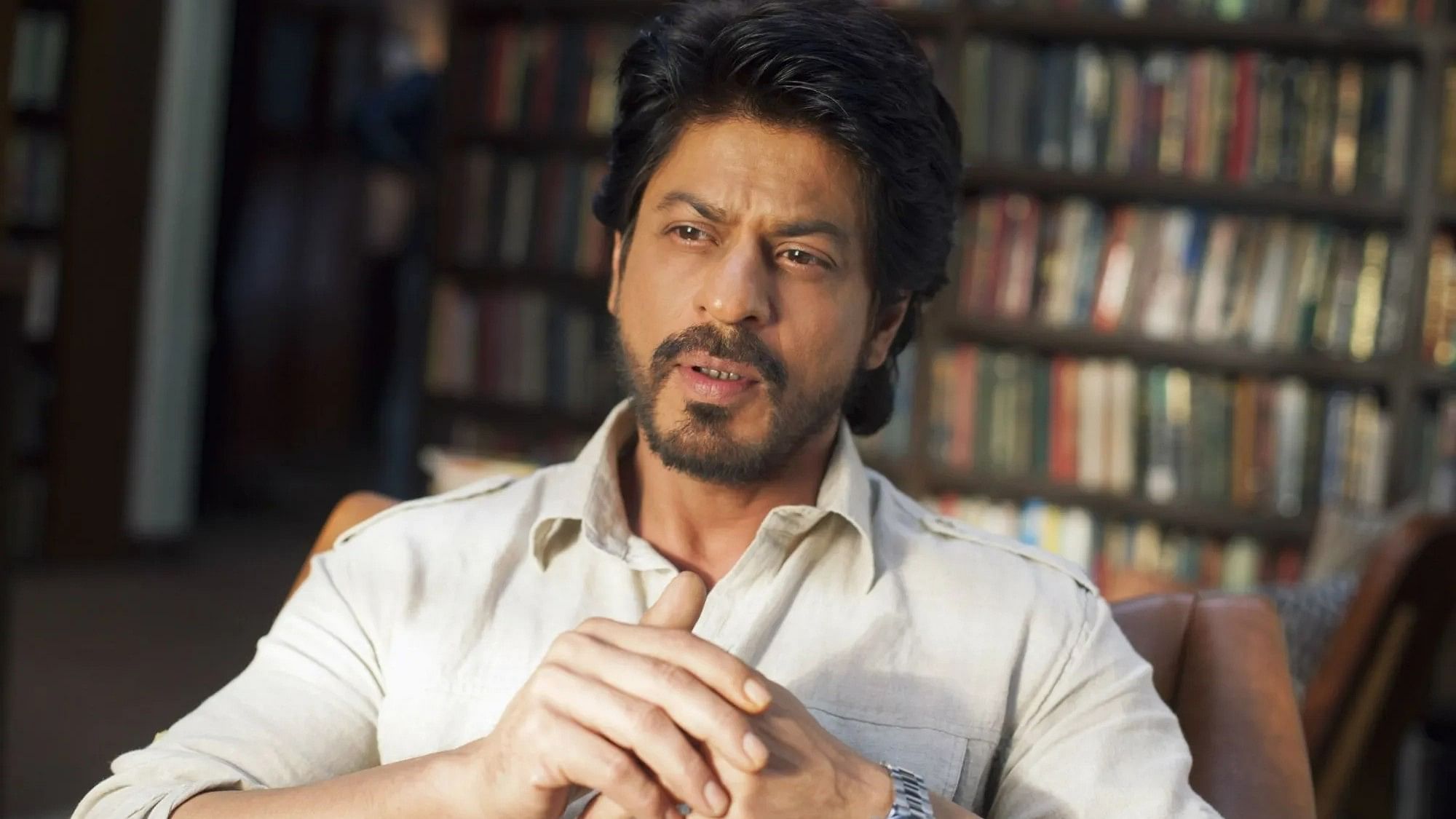 <div class="paragraphs"><p>#AskSRK: Shah Rukh Khan's Witty Response To A Fan Asking For Tips To Woo A Girl</p></div>