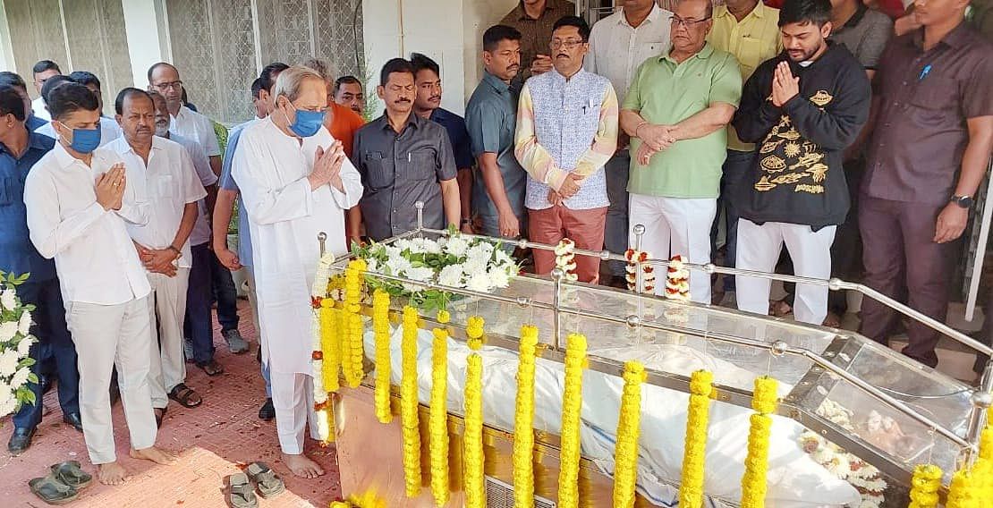 <div class="paragraphs"><p>Bhubaneswar: Odisha Chief Minister Naveen Patnaik&nbsp;paid his last respects by offering floral tributes to the mortal remains of  state Health Minister Naba Kishore Das  on Monday, 30 January.&nbsp;</p></div>