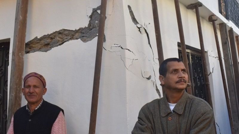 <div class="paragraphs"><p>Residents are using thick wooden rods to support the homes that have developed cracks. Nearly 700 homes in Joshimath have developed cracks. </p></div>