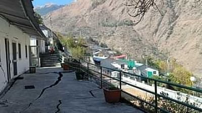 <div class="paragraphs"><p>The residents of Joshimath are forced to leave their homes.</p></div>
