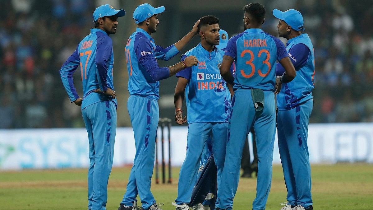 India vs Sri Lanka 1st T20I: Shivam Mavi’s Four-Fer Helps India Secure 2-Run Win
