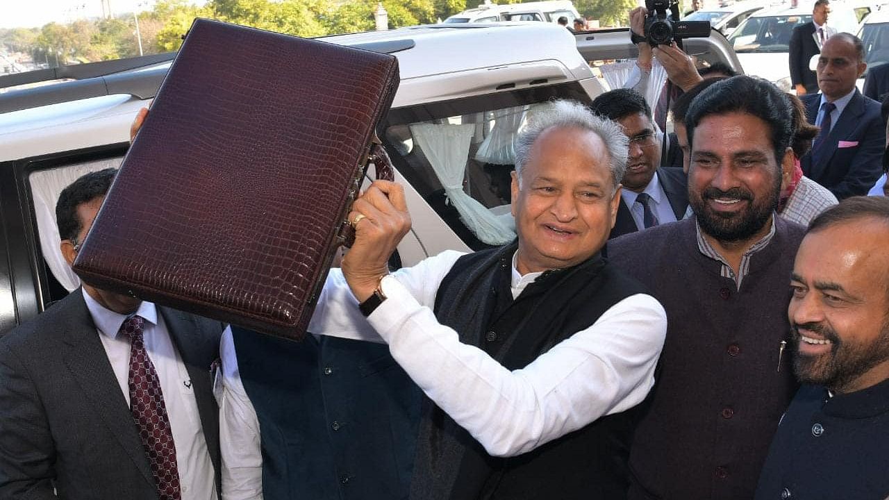 <div class="paragraphs"><p>(Ashok Gehlot presented the final budget of his present term as chief minister)</p></div>