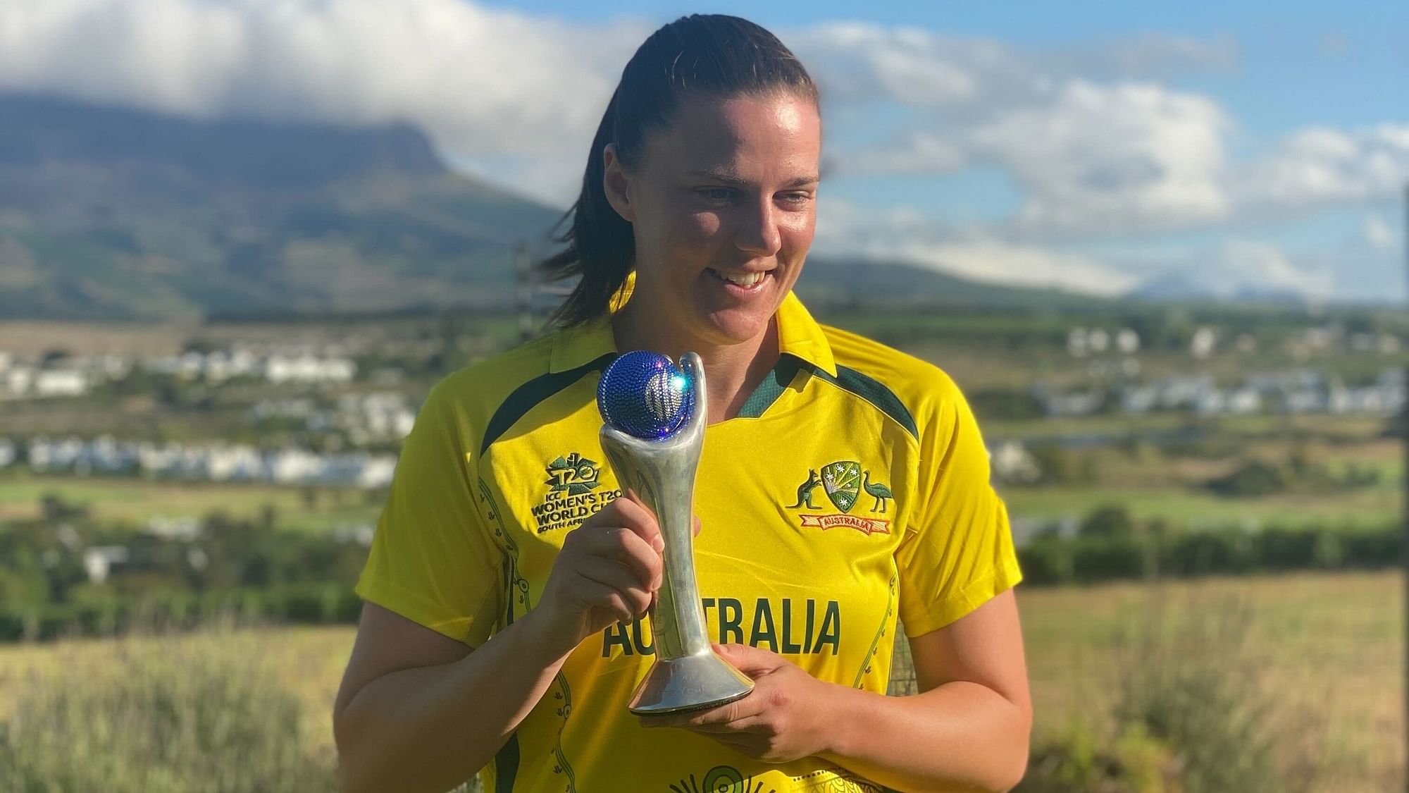 <div class="paragraphs"><p>Tahlia McGrath with the ICC Women's T20I cricketer of the year award</p></div>