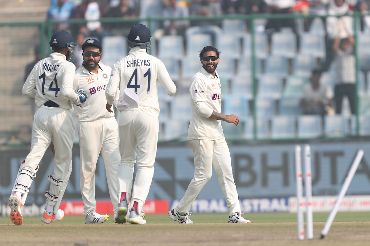 India beat Australia by 6 wickets to win the second Test and retain the Border-Gavaskar Trophy.