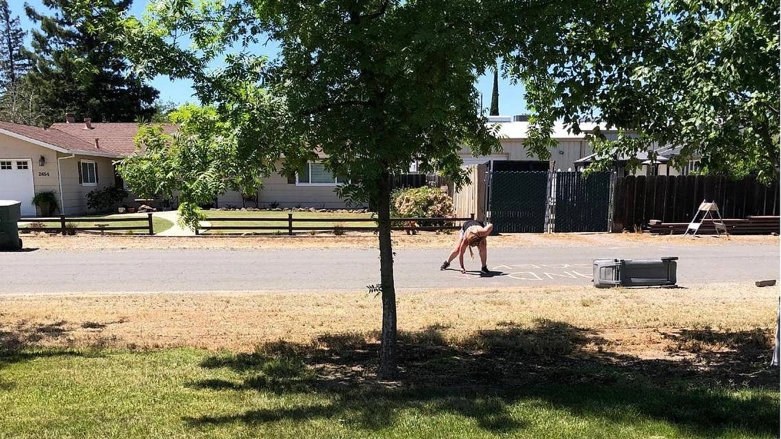 <div class="paragraphs"><p>A woman purportedly writing expletives with a chalk outside the home of Rouble Claire, a US-based Sikh man.&nbsp;</p></div>