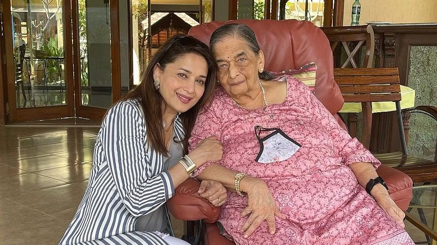 <div class="paragraphs"><p>Madhuri Dixit's mother Snehalata Dixit passed away on 12 March.</p></div>