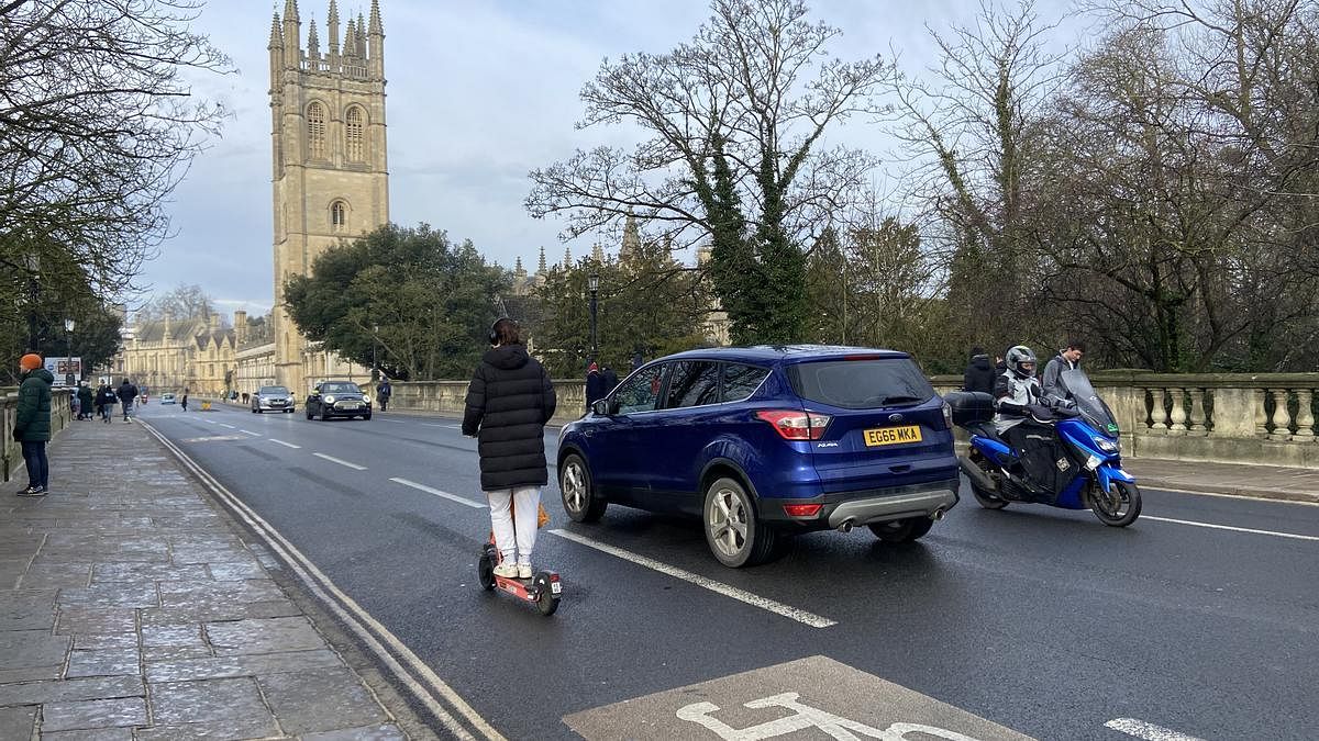 <div class="paragraphs"><p>The High Street entrance bridge in Oxford on a Sunday.&nbsp;</p></div>