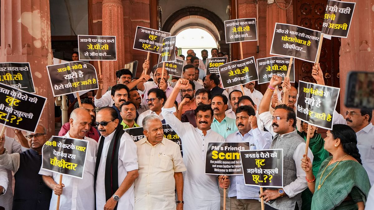 MPs From 18 Oppn Parties Stopped From Marching to ED Office Over the Adani Issue