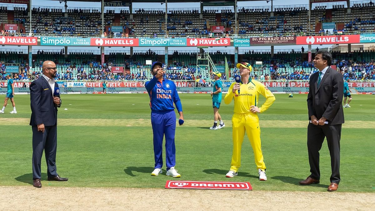 <div class="paragraphs"><p>India vs Australia, 2nd ODI: Australia won the toss and elected to bowl first.</p></div>
