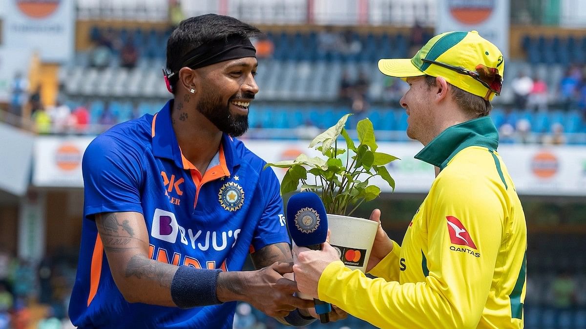 <div class="paragraphs"><p>India vs Australia, 1st ODI: India won the toss and opted to bowl first.</p></div>