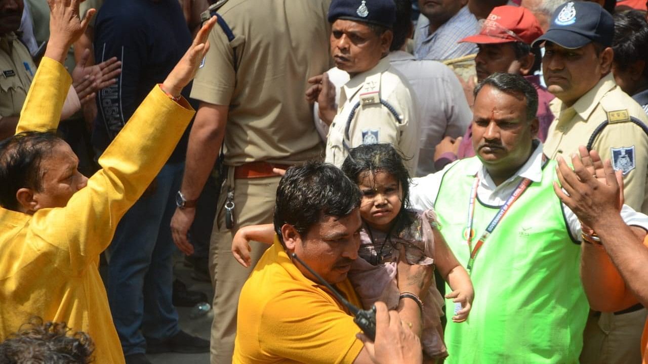 <div class="paragraphs"><p>At least eleven people have died and several are feared trapped after the roof of a stepwell collapsed in a temple in Indore on Thursday, 30 March.</p></div>