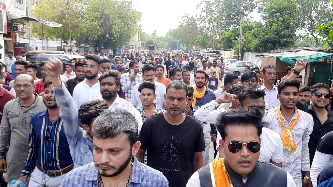 <div class="paragraphs"><p>23 people were detained by the Gujarat Police in connection with violence at a Ram Navami Shobha Yatra in Vadodara.</p></div>