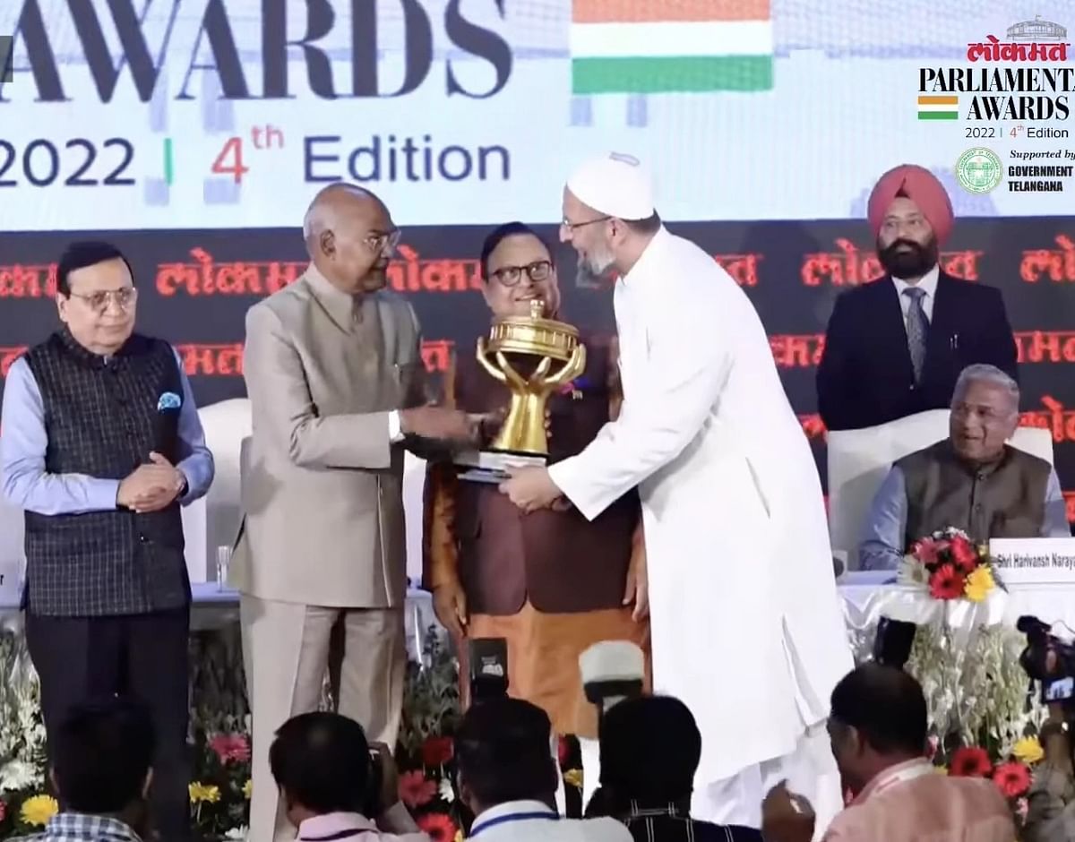 The photo shows Asaduddin Owaisi receiving the Best Parliamentarian award from former President Ram Nath Kovind.