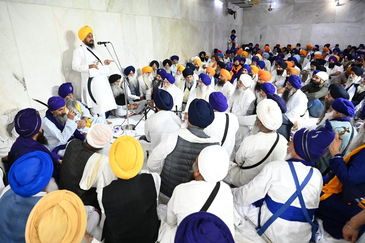 At a high level meeting, the Akal Takht Jathedar gave the government 24 hours to release 'innocent Sikh youth'.