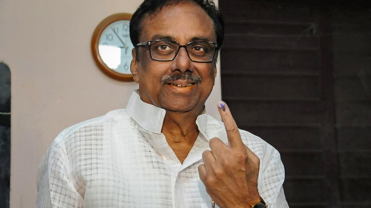 <div class="paragraphs"><p>Congress candidate EVKS Elangovan, backed by the ruling Dravida Munnetra Kazhagam (DMK), is leading in Erode East seat.</p></div>