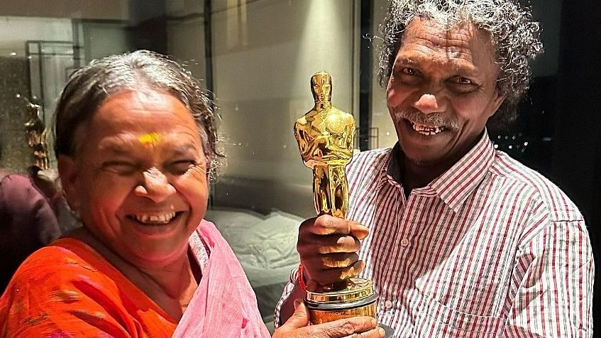 <div class="paragraphs"><p>Kartiki Gonsalves Posts Pic of The Elephant Whisperers'  Bomman and Bellie With Oscar Trophy </p></div>