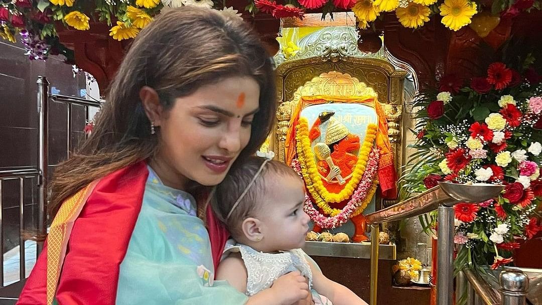 <div class="paragraphs"><p>In Pics: Priyanka Chopra Visits Siddhivinayak Temple With Daughter Malti Marie</p></div>