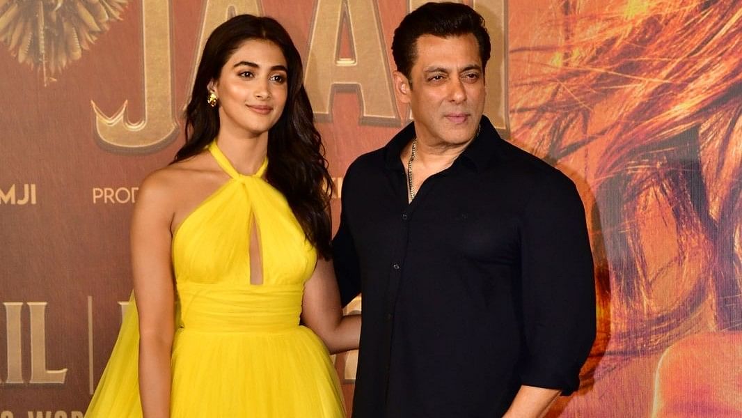<div class="paragraphs"><p>Salman Khan and Pooja Hedge at the trailer launch.</p></div>