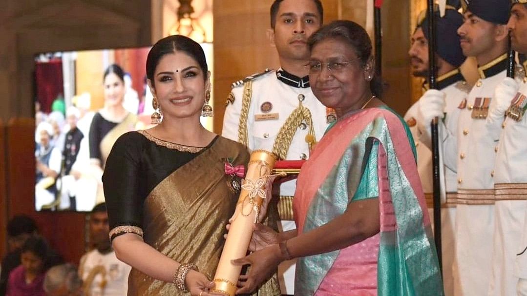 <div class="paragraphs"><p>Raveena Tandon receives the Padma Shri award.</p></div>