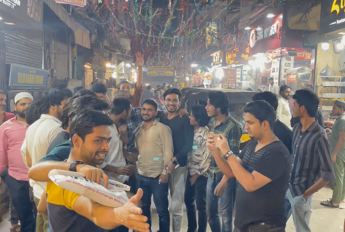 Even after 2 am, Zakir Nagar is lively, beautifully lit, and buzzing with people who come here to enjoy their food.