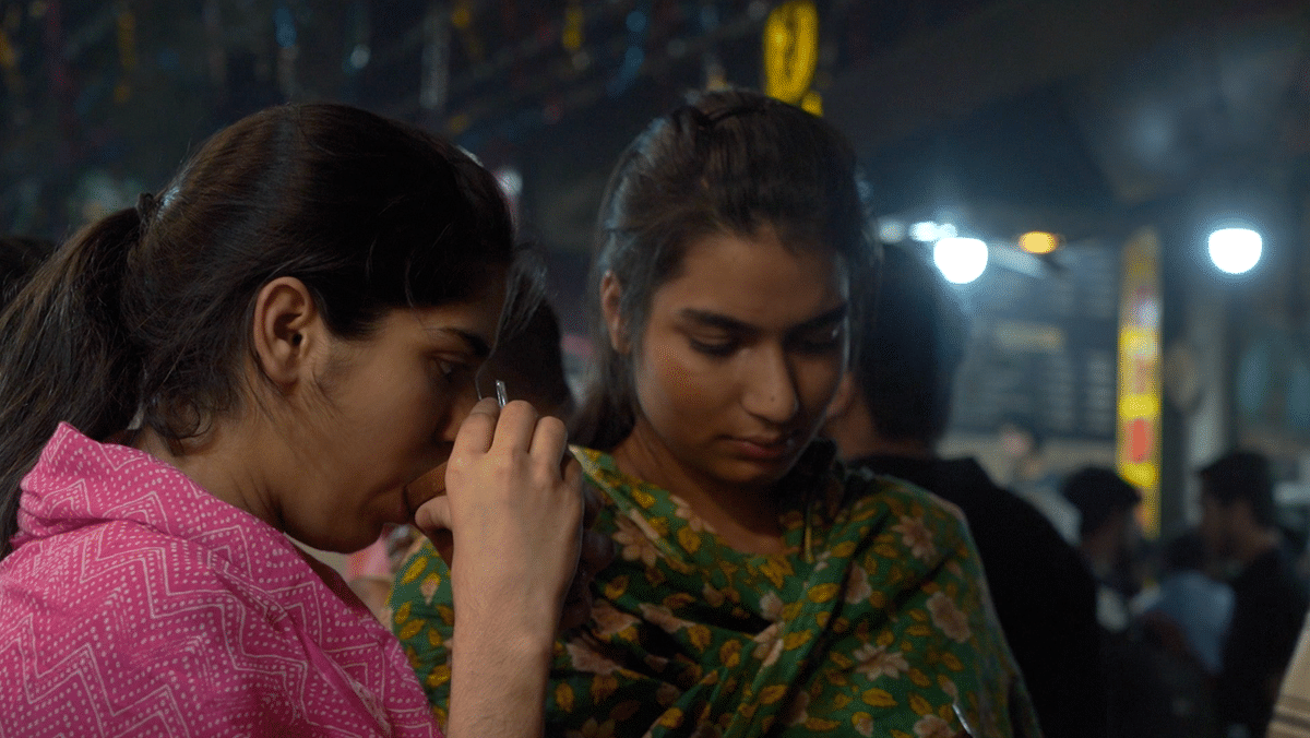 Even after 2 am, Zakir Nagar is lively, beautifully lit, and buzzing with people who come here to enjoy their food.