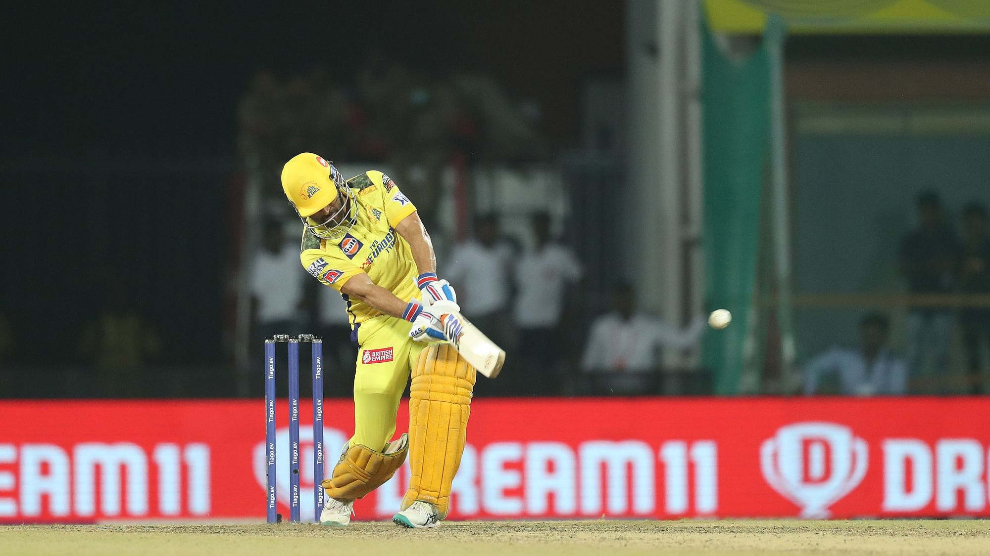 <div class="paragraphs"><p>MS Dhoni hit 2 sixes in the last over during CSK vs RR</p></div>