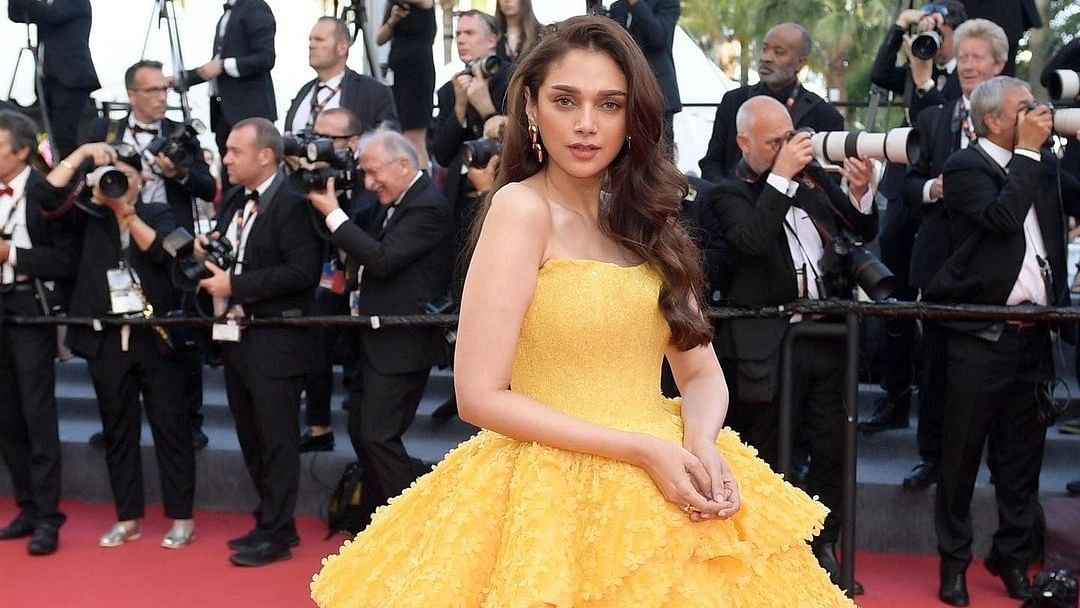 <div class="paragraphs"><p>Aditi Rao Hydari walked the red carpet in her dramatic yellow ball gown.</p></div>