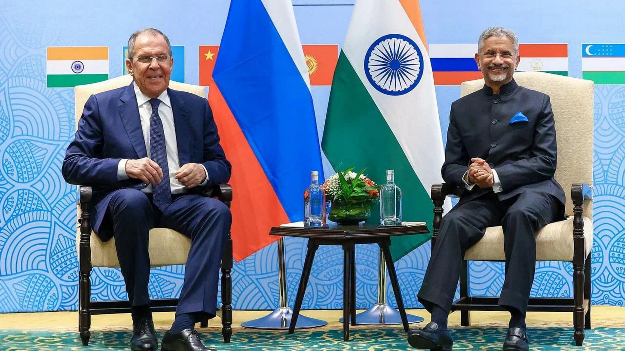 <div class="paragraphs"><p>External Affairs Minister S. Jaishankar interacts with Russian Foreign Minister Sergey Lavrov during a meeting on the sidelines of the SCO Foreign Ministers Meeting, in Panaji, Thursday, May 4, 2023.</p></div>