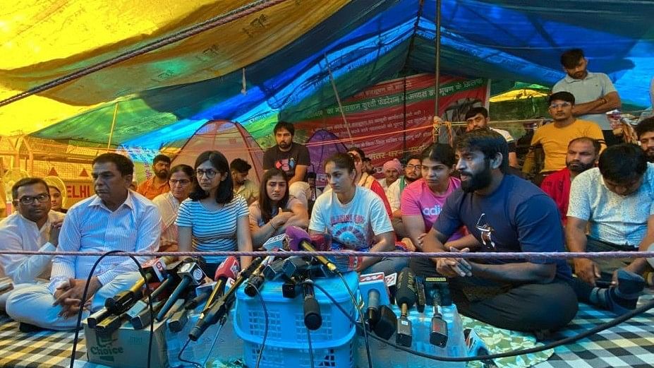 <div class="paragraphs"><p>Wrestlers protest at Jantar Mantar with DCW chief Swati Maliwal, after a midnight scuffle with the Delhi Police, on 4 May.&nbsp;</p></div>