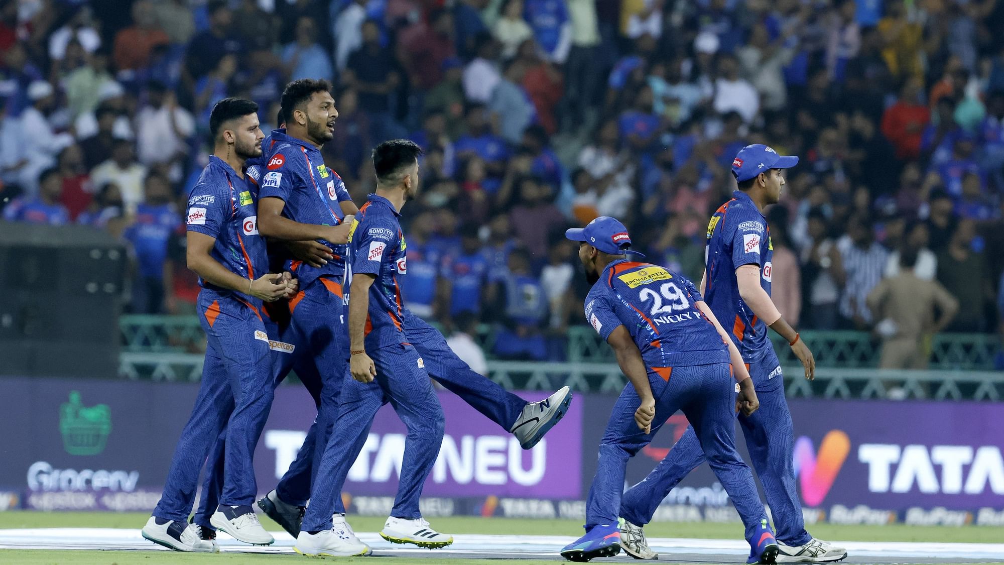 <div class="paragraphs"><p>Lucknow Super Giants defeat Mumbai Indians by 5 runs</p></div>