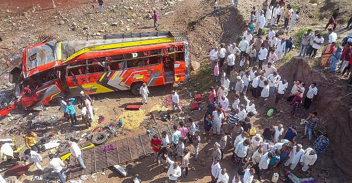 <div class="paragraphs"><p>At least 22 people have died and 18 are injured after a bus fell from a bridge in Madhya Pradesh's Khargone on Tuesday, 9 May.</p></div>