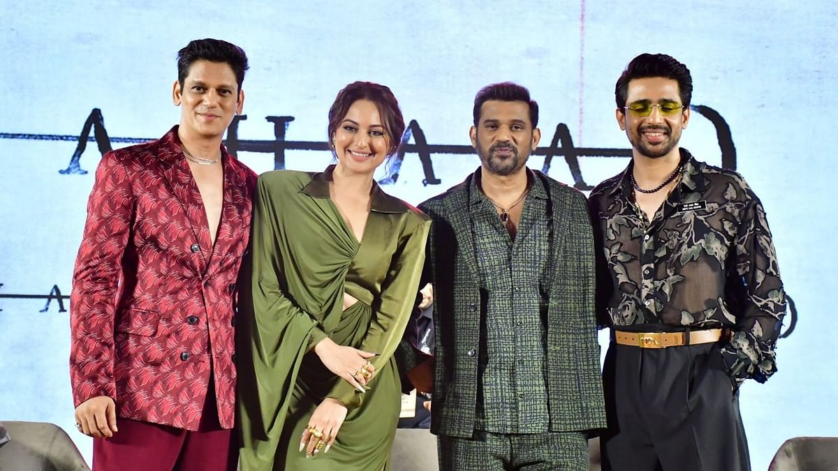 In Pics: Sonakshi Sinha, Vijay Varma & Others Attend Dahaad Trailer Launch 