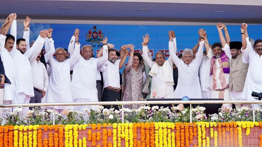 <div class="paragraphs"><p>Opposition leaders from various parties come together in a show of unity at the&nbsp;swearing-in ceremony of the Karnataka government in Bengaluru's Kanteerava Stadium on Saturday.</p></div>