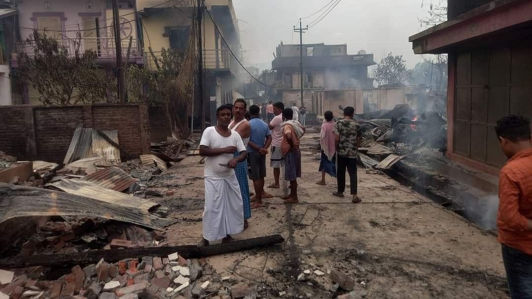 <div class="paragraphs"><p>Two houses were torched in the New Chekon area of Imphal East, after four armed persons, including a former MLA, forced shop owners to down their shutters.</p></div>