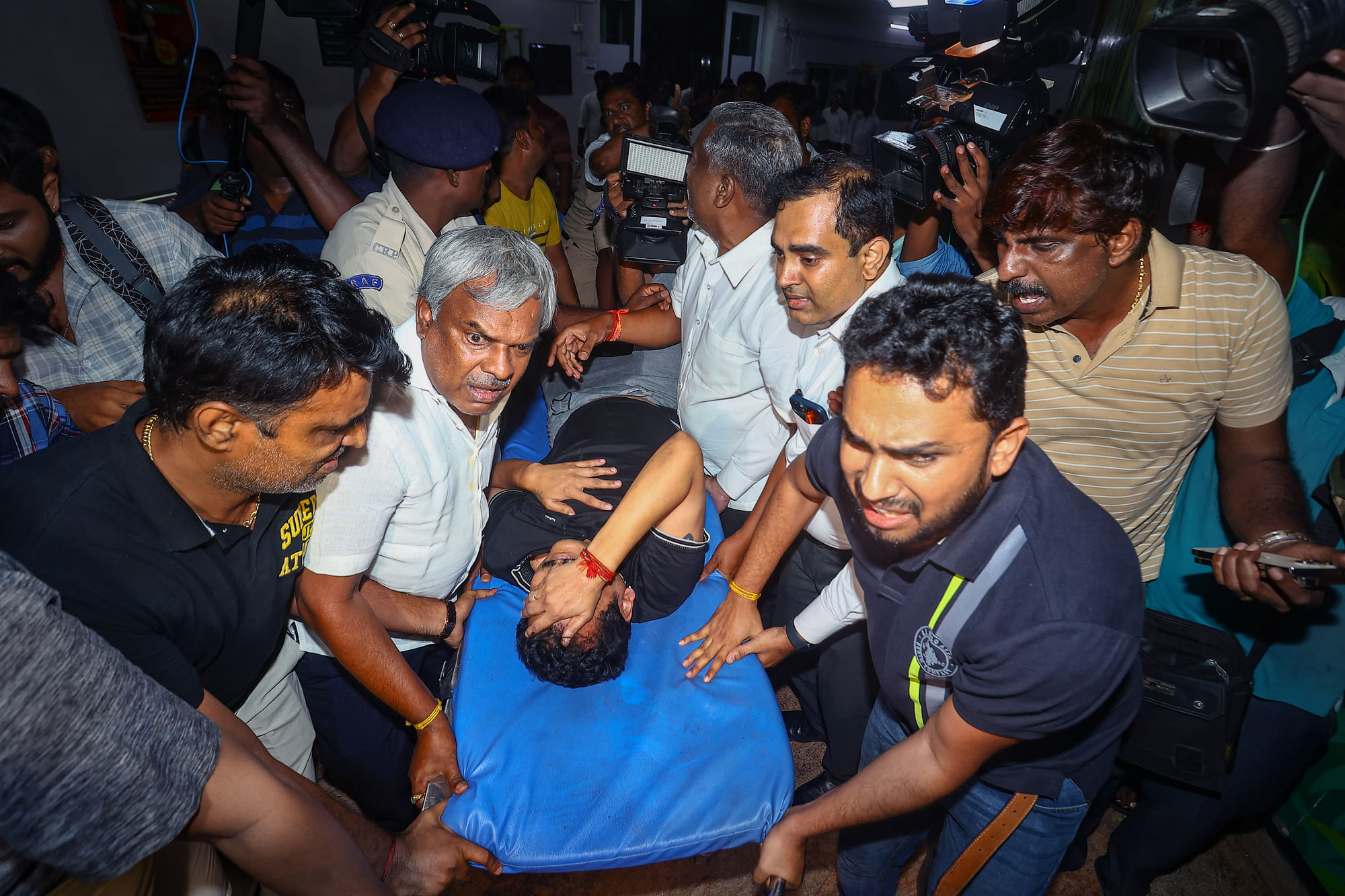 <div class="paragraphs"><p>Tamil Nadu Electricity Minister V Senthil Balaji reacts in pain while being taken to a government hospital after his arrest in connection with a money laundering case, in Chennai, Tuesday night, June 13, 2023. Balaji was taken to the hospital after he complained of chest pain. </p></div>