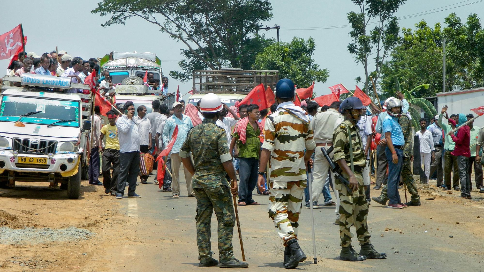 <div class="paragraphs"><p>Security personnel arrive following clashes between CPI(M) and TMC workers on Monday, 12 June, in West Bengal's Burdwan district during the filing of nominations for the 2023 panchayat elections.</p></div>