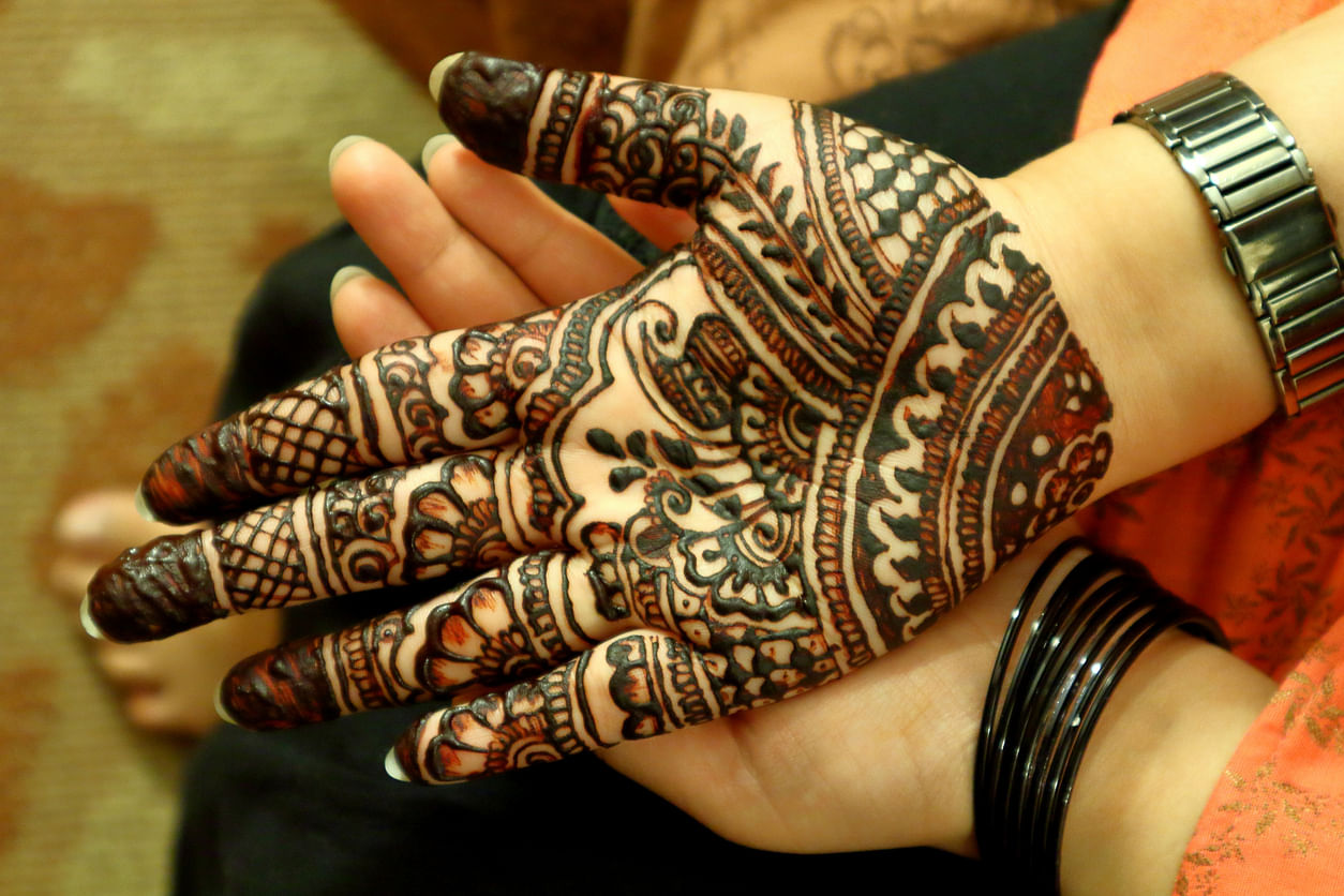 Half Hand Mehendi Designs For Intimate Weddings – Bridal Trends and Updates