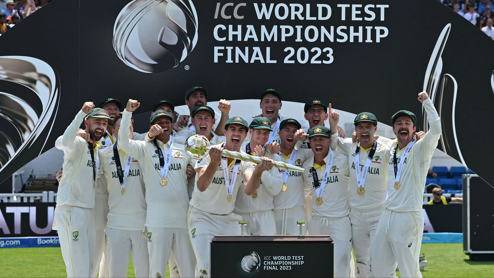 <div class="paragraphs"><p>WTC Final: Australia poses with the Test mace after defeating India by 209 runs</p></div>