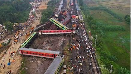 <div class="paragraphs"><p>At least 288 people have died and over 900 injured in a massive train mishap on Friday, 2 June, after the Coromandel Express and the Bengaluru-Howrah Express derailed in Odisha's Balasore.</p></div>